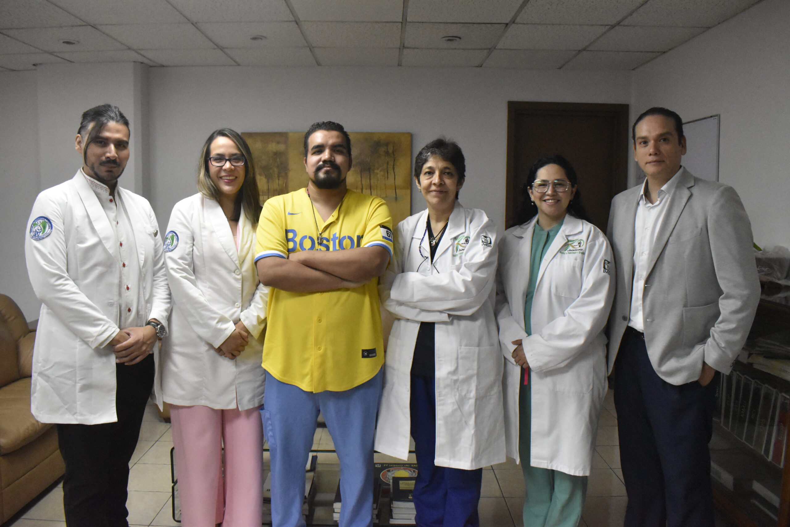 Especialistas del IMSS cambian vida a paciente con triple cirugía para reconstruir su rostro en UMAE 21