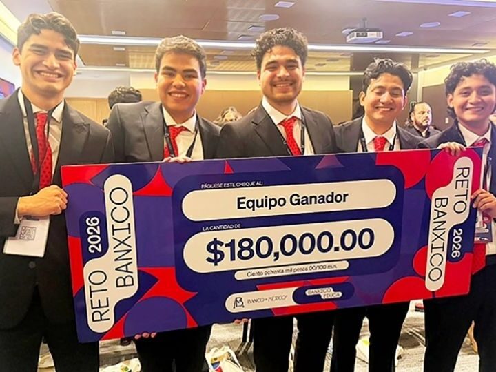 Estudiantes de Economía de la UANL Ganan Reto Banxico