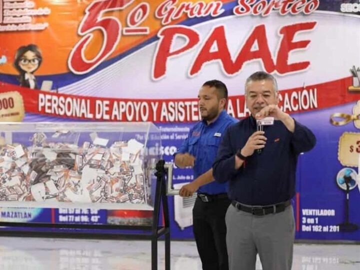 Reconoce Sección 21 del SNTE a personal de apoyo y asistencia a la educación con sorteo
