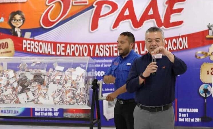 Reconoce Sección 21 del SNTE a personal de apoyo y asistencia a la educación con sorteo