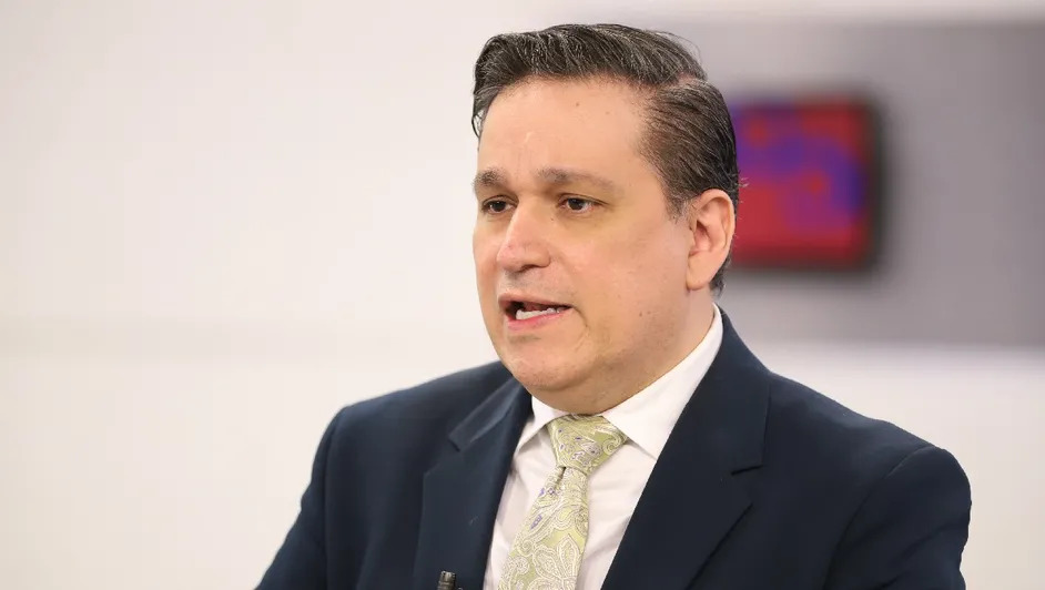 Dice Carlín que no les debe nada a alcaldes de 17 municipios de NL