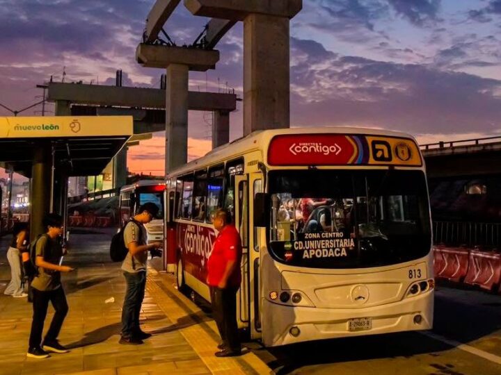 Apoya Apodaca transportación para universitarios y ciudadanos con programas de movilidad