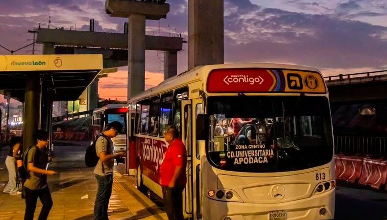 Apoya Apodaca transportación para universitarios y ciudadanos con programas de movilidad
