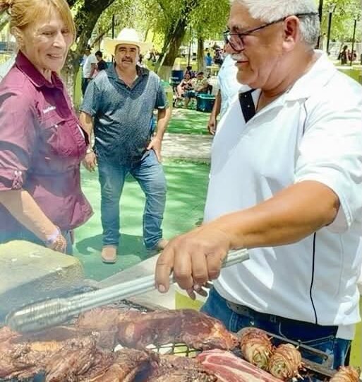 Recorre Tatiana 38 de los 51 municipios de NL