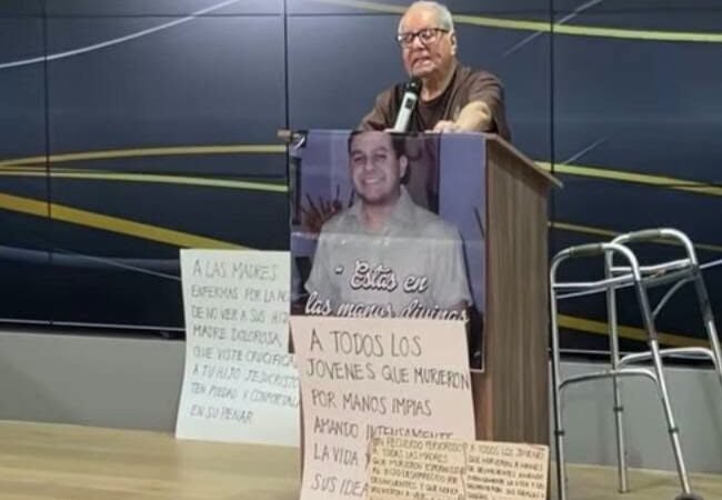 Desaparecen a su hijo hace 15 años, le dan una disculpa pública, y «sanseacabó»