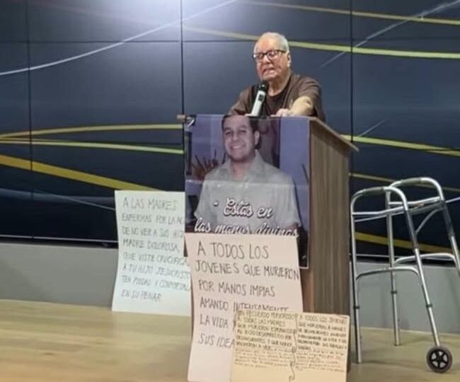 Desaparecen a su hijo hace 15 años, le dan una disculpa pública, y «sanseacabó»
