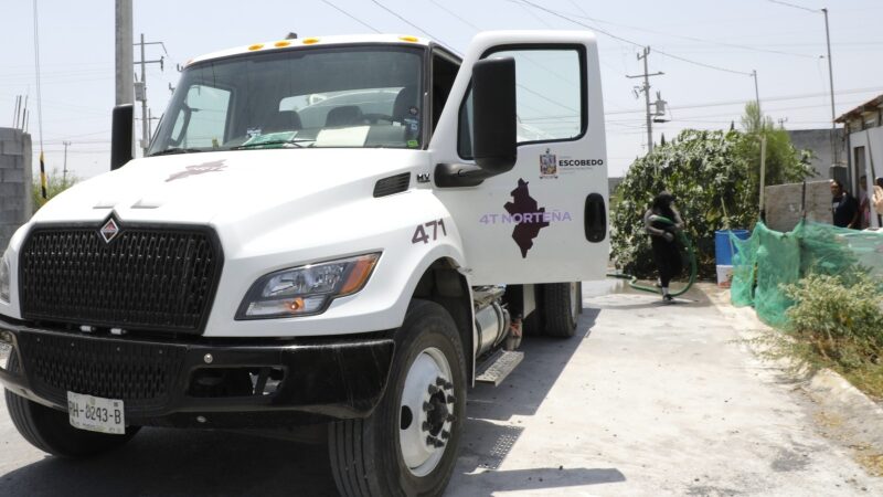 Mala coordinación entre dos dependencias de gobierno deja sin agua a familias de Escobedo