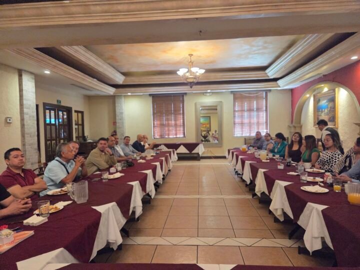 Empresarios denuncian extorsión por parte de dependencias estatales en NL ante Tatiana Clouthier