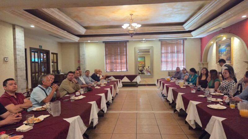 Empresarios denuncian extorsión por parte de dependencias estatales en NL ante Tatiana Clouthier