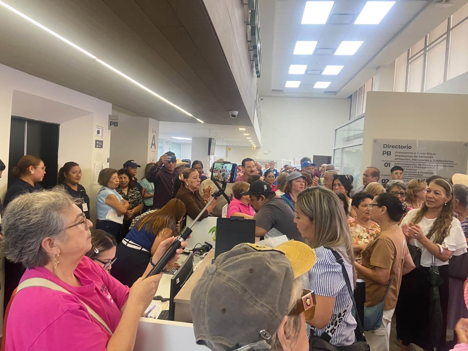 Jubilados de la Sección 50 demandan pago de bono, mejor servicio médico y renovación de dirigencia sindical