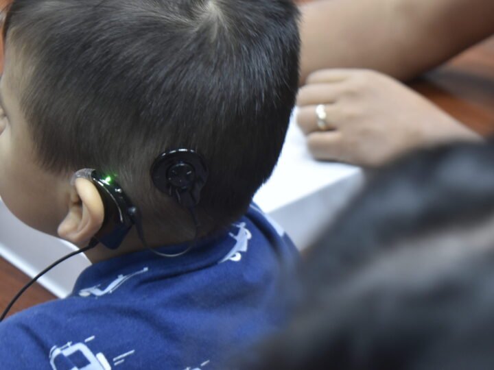 Realiza IMSS Nuevo León primer implante coclear pediátrico en el noreste del país a niño con sordera profunda
