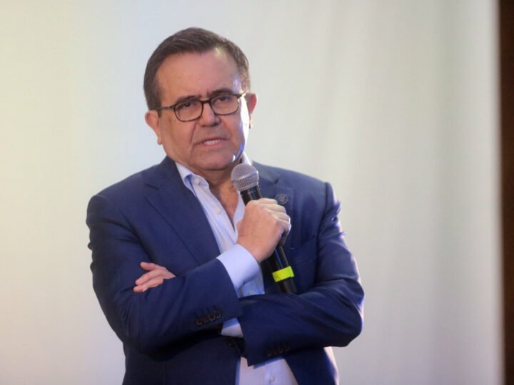 Somos y Vida NL buscan a Ildefonso Guajardo para candidatura al gobierno de NL