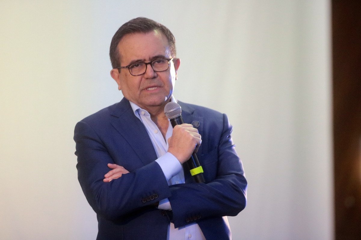 Somos y Vida NL buscan a Ildefonso Guajardo para candidatura al gobierno de NL
