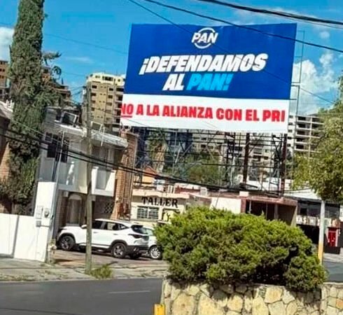 Aparecen espectaculares en contra de la alianza PRI-PAN en Monterrey