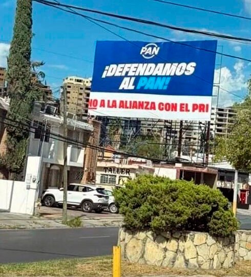 Aparecen espectaculares en contra de la alianza PRI-PAN en Monterrey