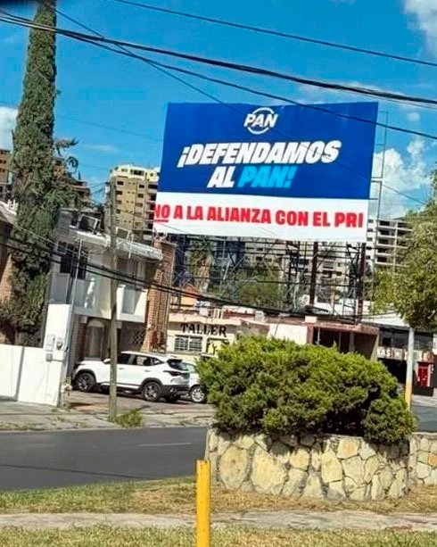 Aparecen espectaculares en contra de la alianza PRI-PAN en Monterrey