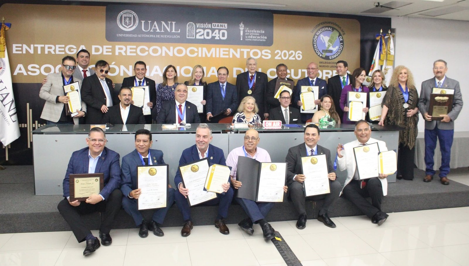 Reconocen a locutores de NL