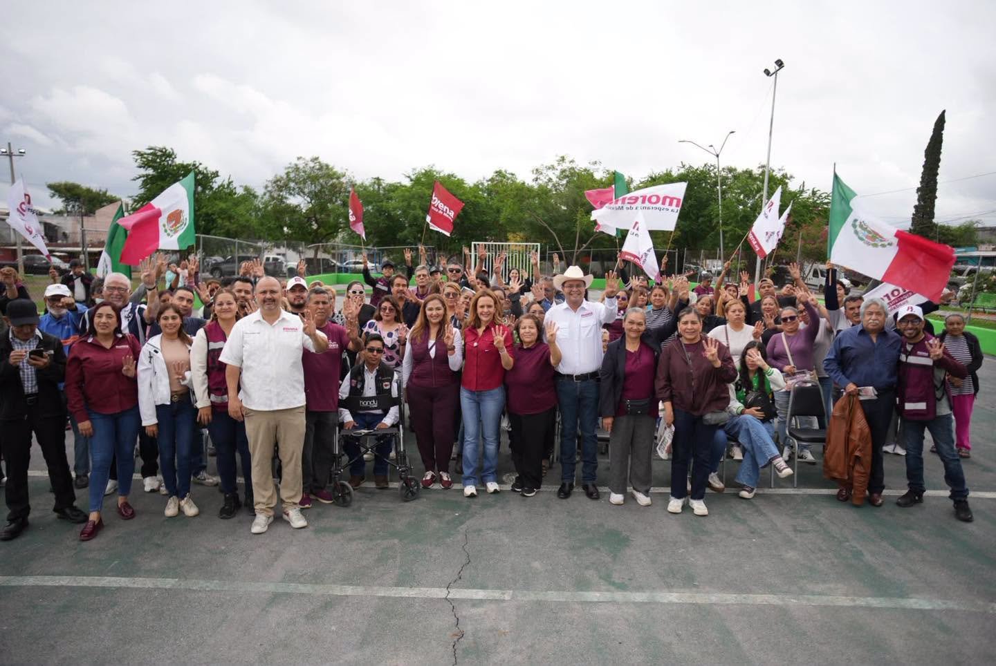 Clara Luz espera «haciendo adobes», se reúne con habitantes de Guadalupe y San Nicolás