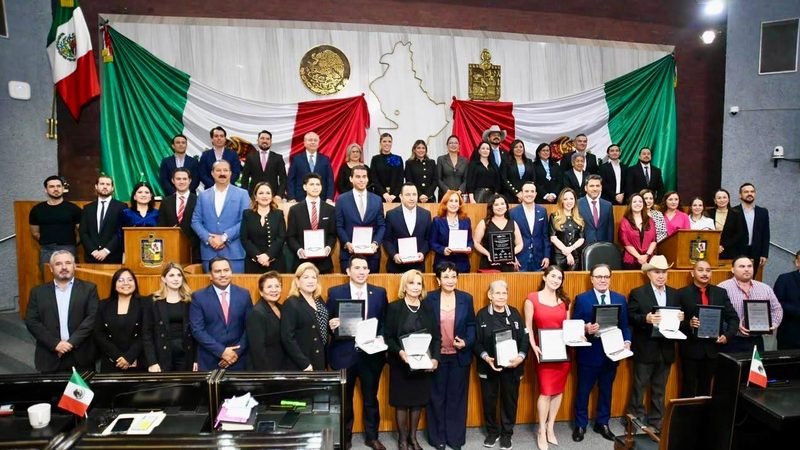 Galardonan a 14 con Medalla de Honor Fray Servando Teresa de Mier