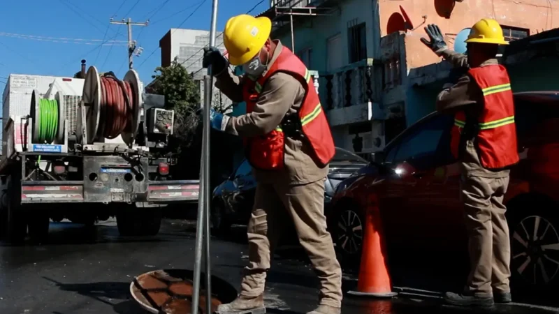 Pretende Samuel García «burocratizar» a 7 mil trabajadores de A y D