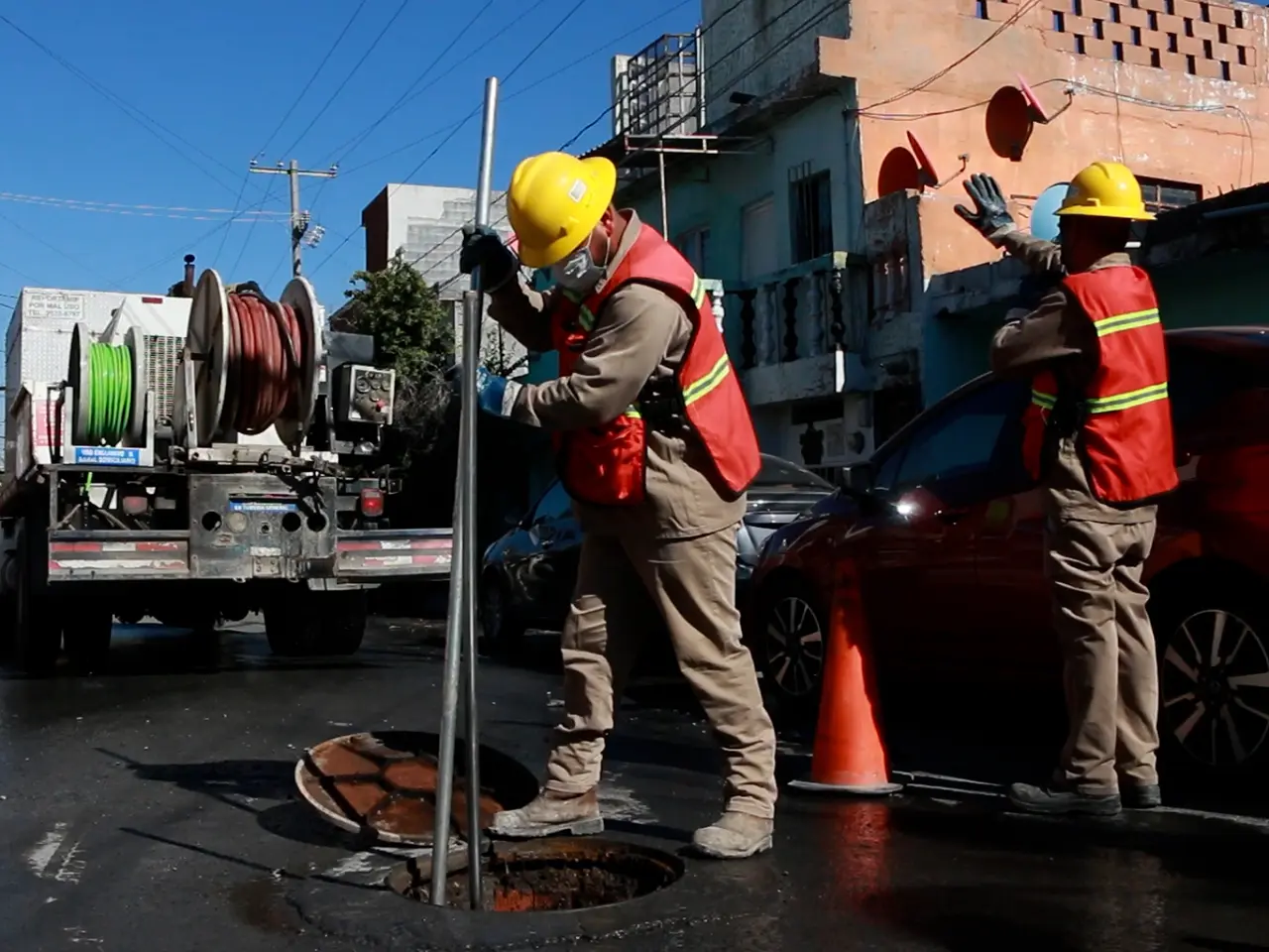 Pretende Samuel García «burocratizar» a 7 mil trabajadores de A y D